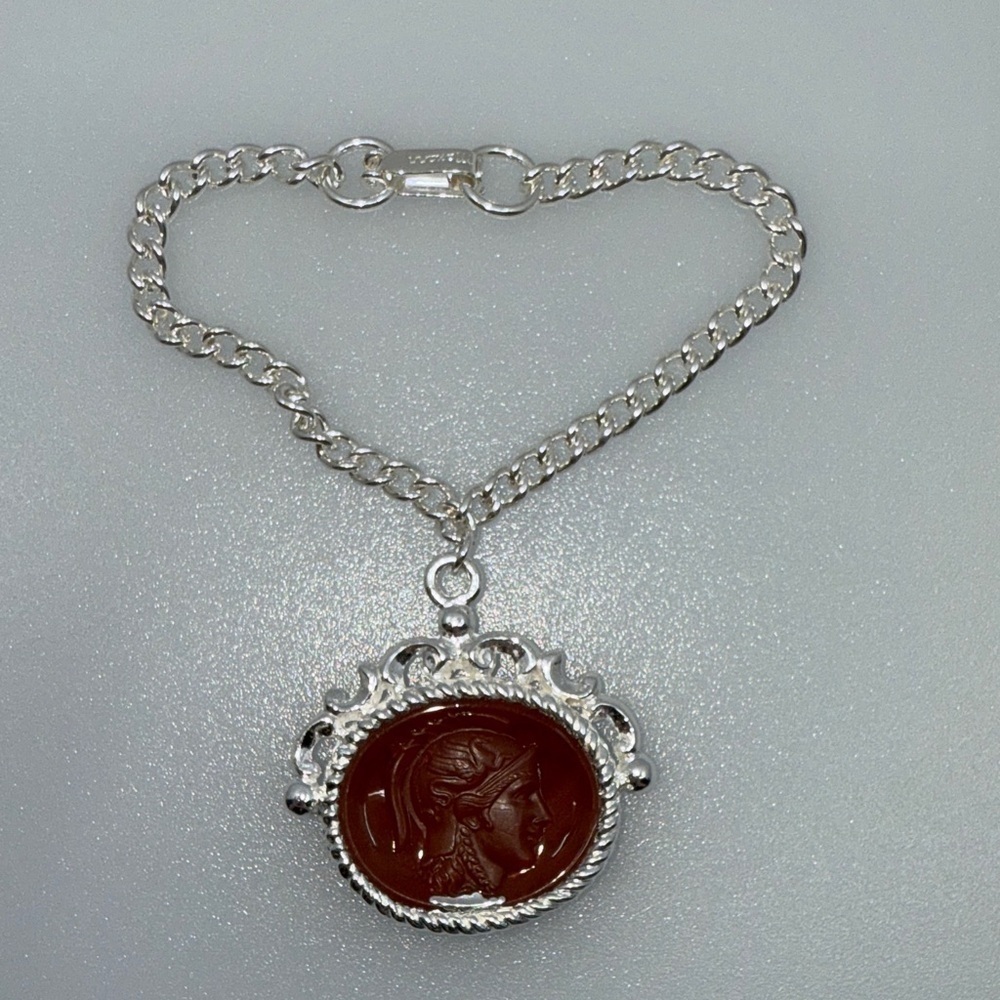 Elegant Silver and Brown Cameo Bracelet​​​​​​​